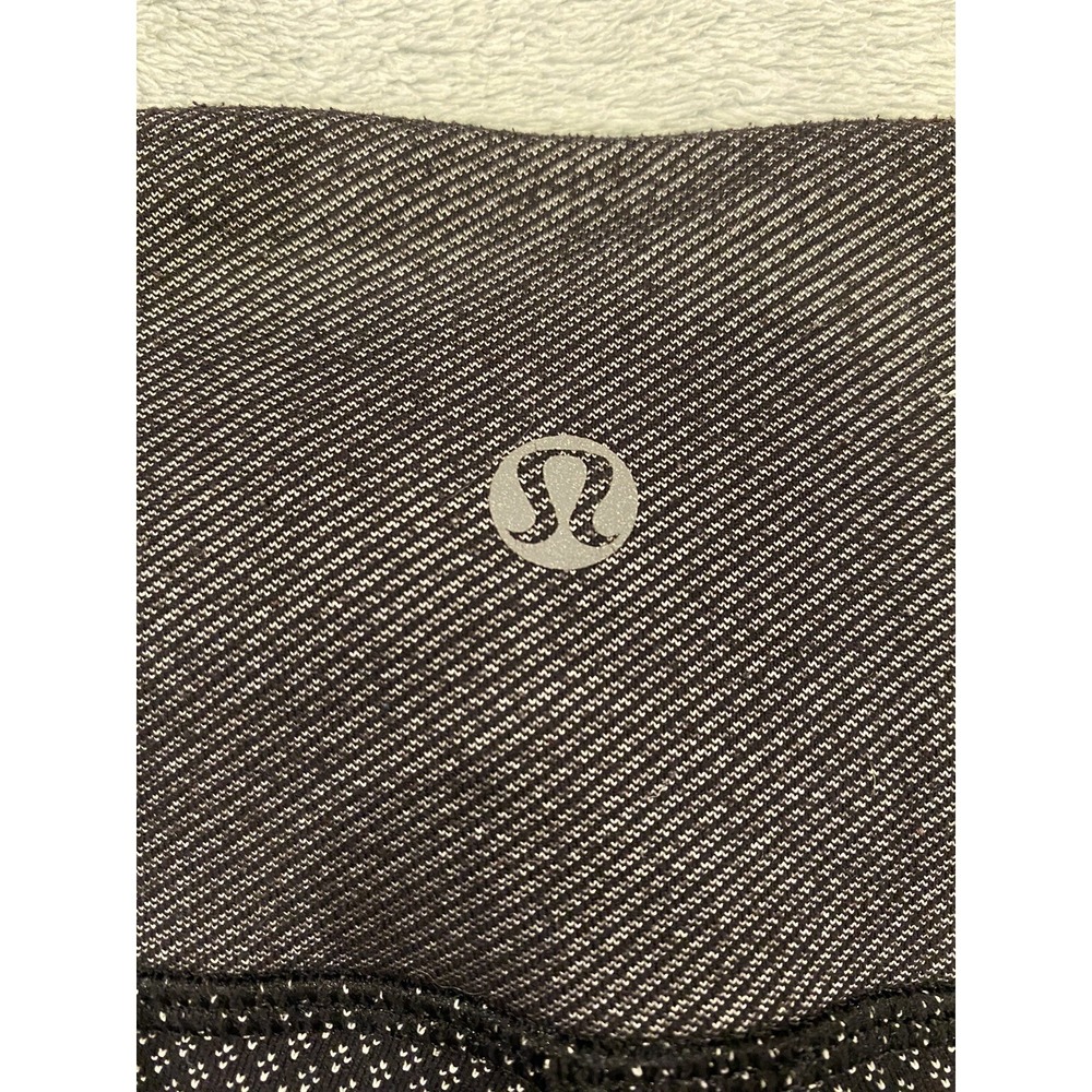 Womens LuluLemon Leggings Size Medium/Large Black Gray Animal Print Capri Jogger